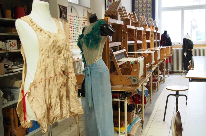 17 Costumi in lavorazione