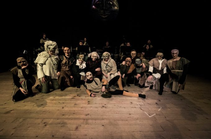 35 La compagnia e i musicisti