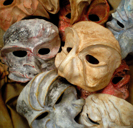 Le maschere di Teatro Ricerche in mostra